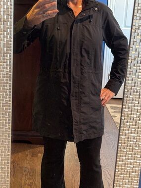 Orvis Black Women's Raincoat with Hood